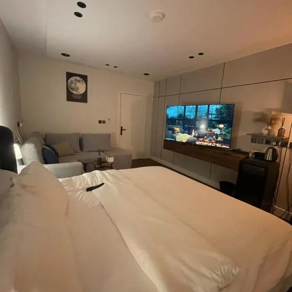 استديو انيق في العقيق b, hotel i Riyadh