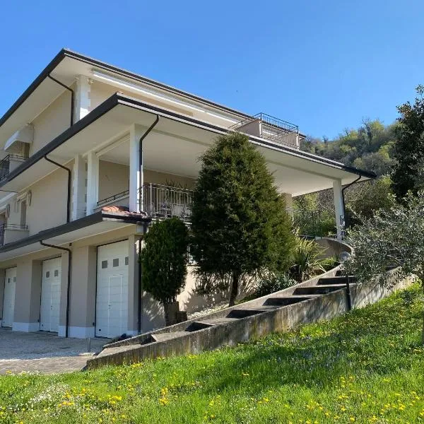 HolidHome - Casa di Francesco, hotel San Giovanni Ilarione városában