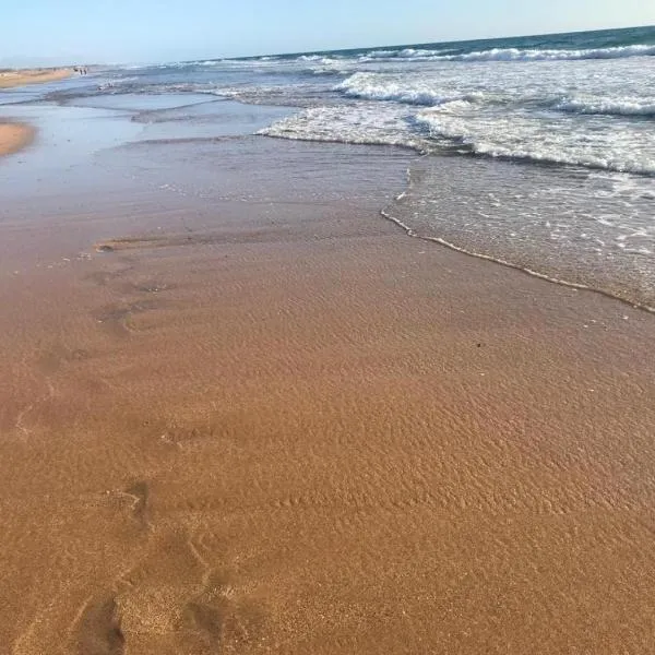 Tanger Beach Appartement en Face plage Houara Golf Resort, hotel in Dghaliyene