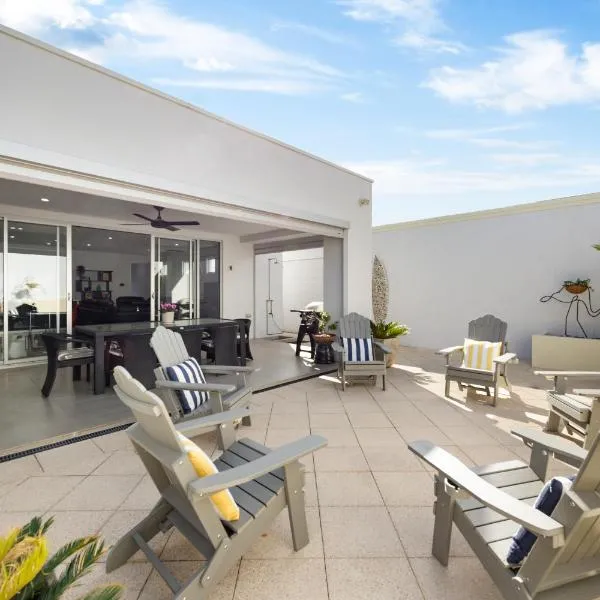Parea on Cavendish - A Perfect Beachside Lifestyle – hotel w mieście West Beach