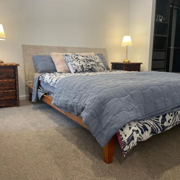 Brand New 2BR2Bath Home at Manuka Inner South, hotel in Kingston 
