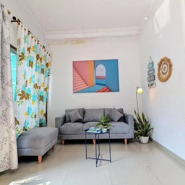 Homey Guesthouse Kertajaya (Syariah), hotel in Surabaya