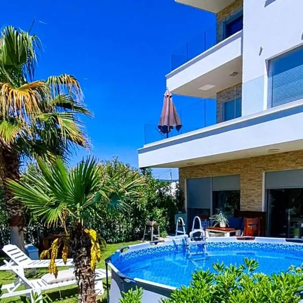 Luxury Apartment Slavica by the sea,with garden, viešbutis Sukošane