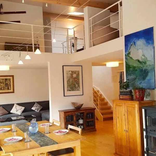 Via Valla - Spacious Open-plan and Peaceful Chalet in Salums, hotel en Laax