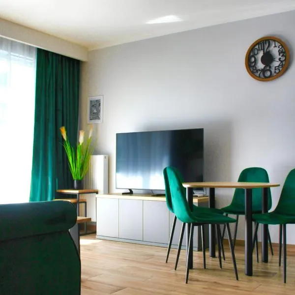 Prywatny parking Malachitowy by Rentoom, hotel in Toruń