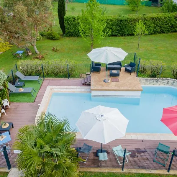 Maloan, gite avec piscine, hotel in Saint-Julien-de-Lampon