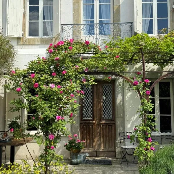 Le Patio Des Senteurs, hotel v destinaci Verzeille