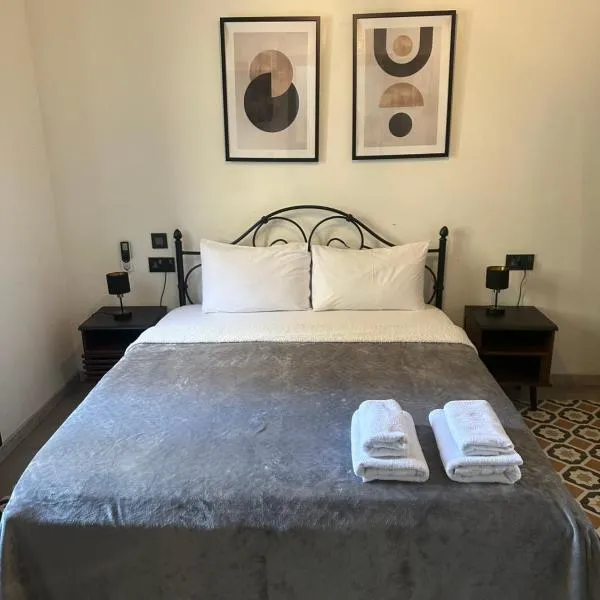 Dahlia apartment - Paola Modern Townhouse, hotel v destinaci Paola