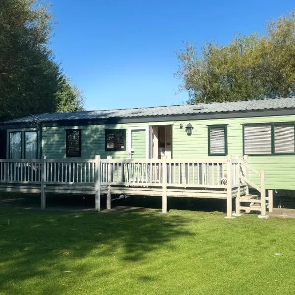 Cedar Retreat Southview - Sleeps 6 Garden & Wifi, hôtel à Skegness