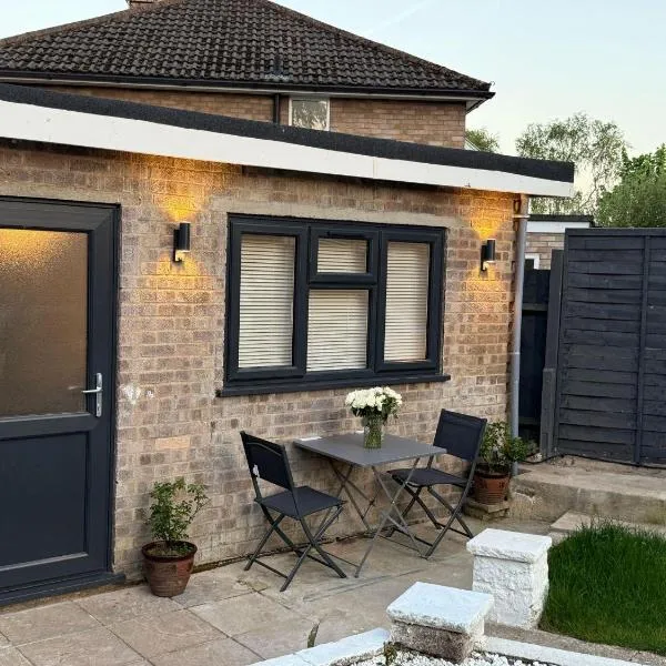 Brand New Renovated- Free Parking- Garden- SmartTV, hotel in Reading