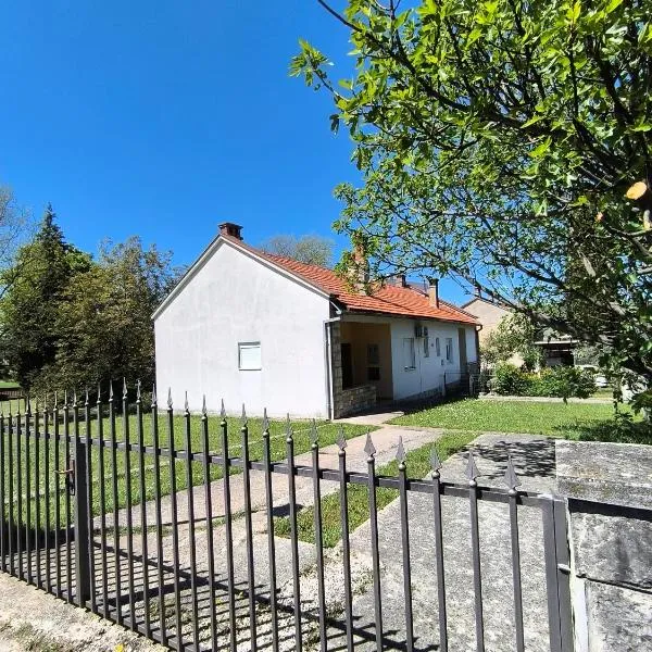 Stone House Apartment, hotel in Bileća