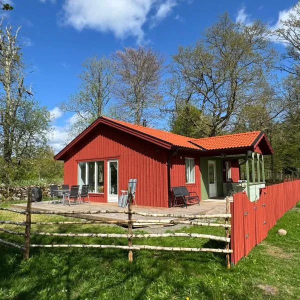 Meadow house, a comfortable and modern home near a lake, hotel in Ljungby