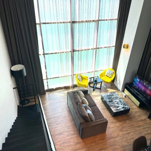Stunning Seaview Duplex George Town Maritime Suites, hotel v destinaci George Town