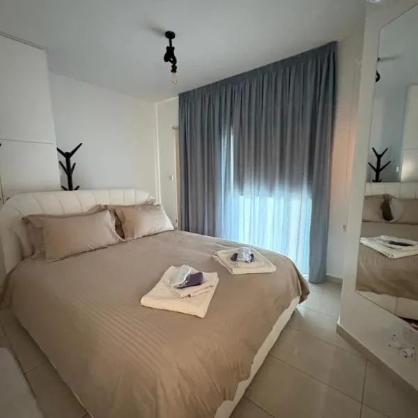 Modern 1-Bedroom Ground floor Apartment in Strovolos, hotel in Kato Lakatamia