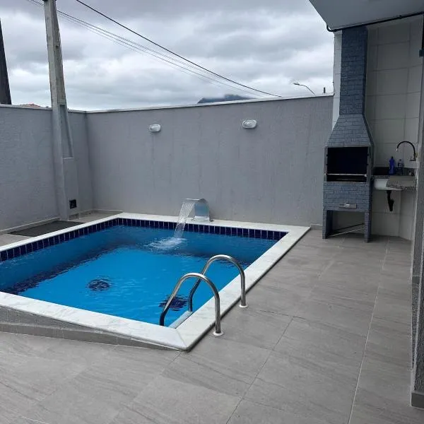Casa com piscina em Peruíbe, hotel in Peruíbe