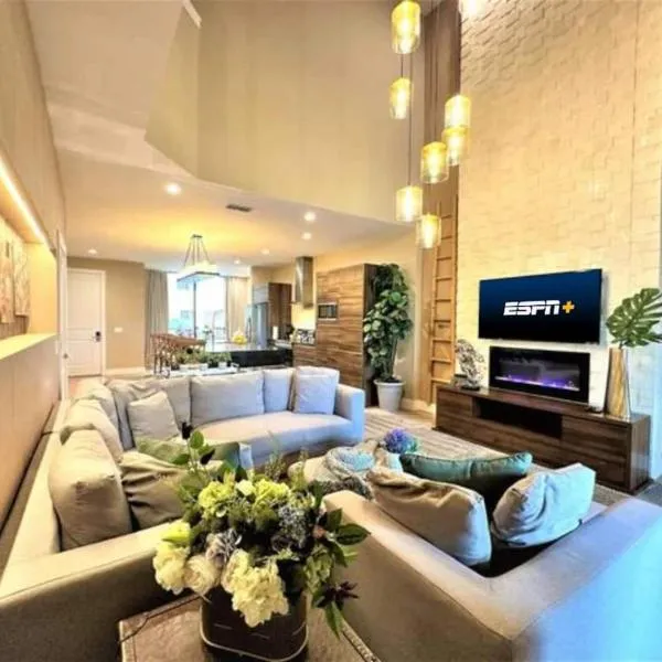 Sophisticated 4 En Suites W Private Hot Tub & Bb, hotel in Orlando
