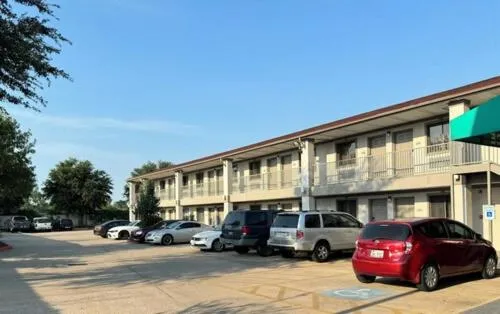 Luxury inn, готель у місті Х'юстон