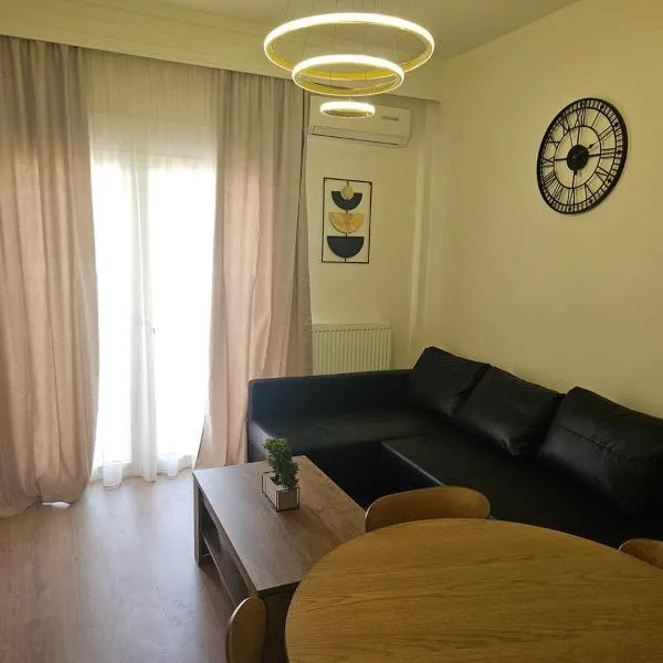 Renovated beautiful apartment, hotel in Serres