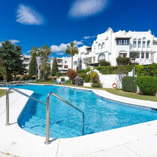 Perfect Location 2 Bed Apart Medina Del Zoco, hotel in Sitio de Calahonda