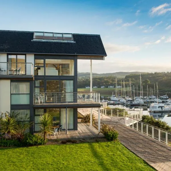 Portavadie Loch Fyne Scotland、ポータバディーのホテル