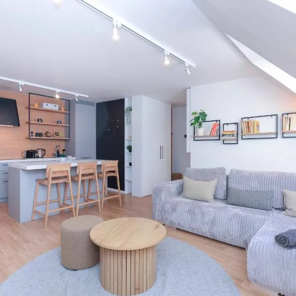 Peaceful OldTown Apartment FREE parking 2-bedroom, hotel en Bratislava