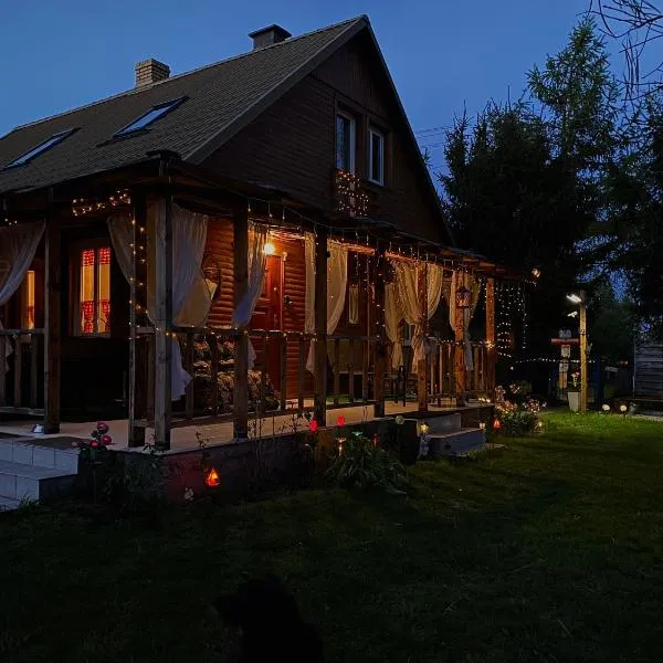 Ozierański Raj "Pod rzeźbami", hotel in Krynki