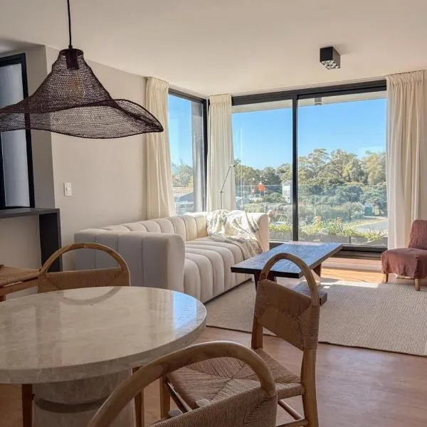 Exceptional apartment 4 minutes from Carrasco Airport, khách sạn ở Montevideo