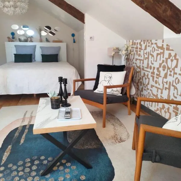 La Suite 27 bis, appartement indépendant avec terrasse, proche gare et centre, hotel in Guingamp