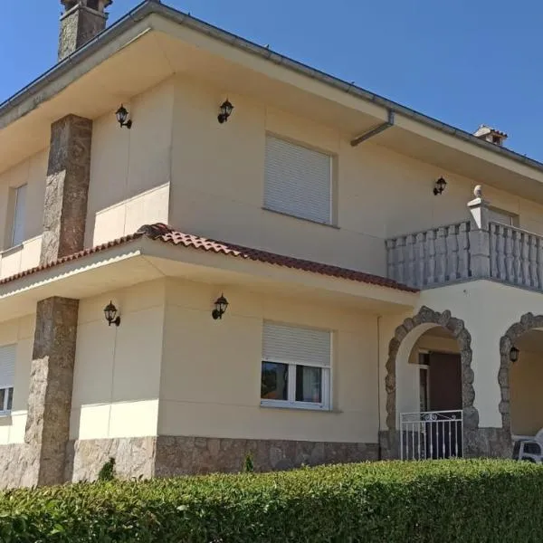 Casa Rural Fuente Clavel – hotel w mieście Valdefuentes de Sangusín