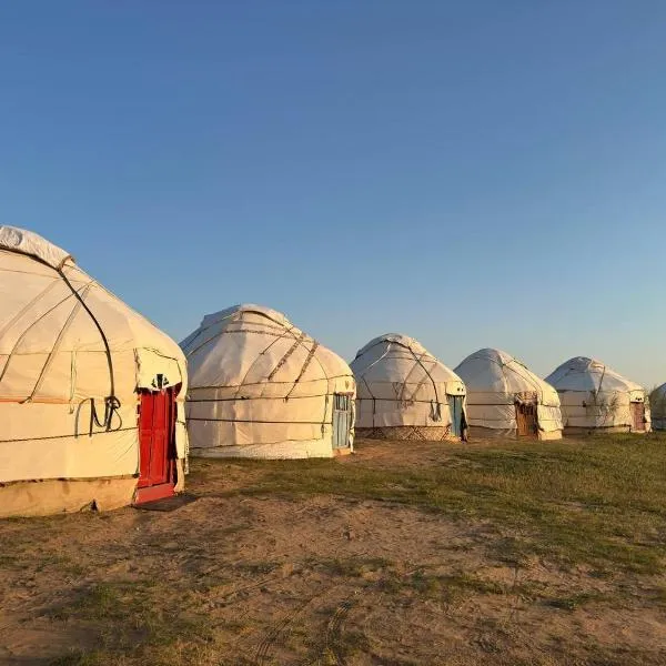 Khansar Family Yurt Camp, hotel in Elʼtay
