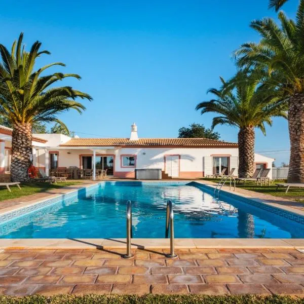 Villa Las Rosas, hotel en Torre de Mosqueira