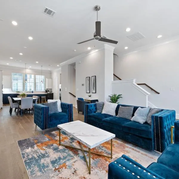 Luxury DT Condo, Game Room!, hotel a Houston