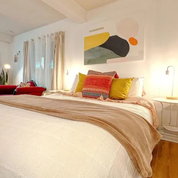 KingstonStays The Art Studio free parking, hotel in Kingston