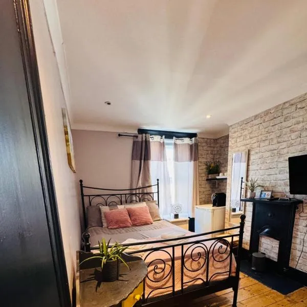 Double Room - Folkestone Harbour，位于Kent的酒店