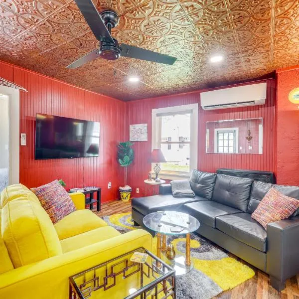 Homey Cottage with Sunroom & Smart TV!, hotel em Highland