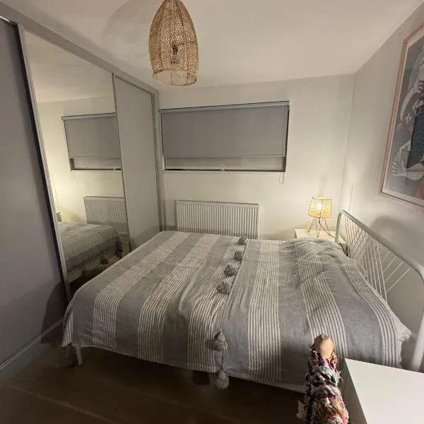 Cozy Room in Great Location Stockwell Clapham, hotel in London