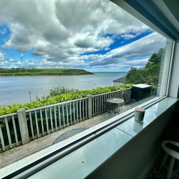 PERIWINKLE COTTAGE, with the most amazing sea view, отель в городе Йол