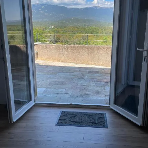 Appartement neuf dans hameau proche porto vecchio, hotel in Porto-Vecchio