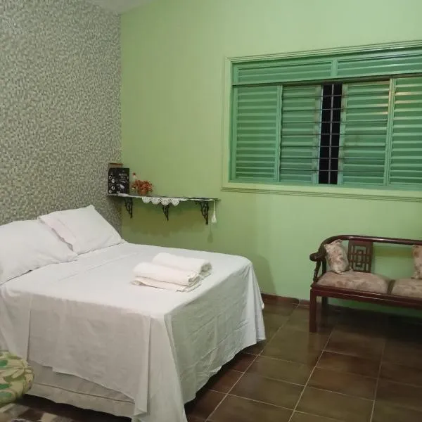 hospedagem casa da waldir, quarto suíte 01, hotel v destinaci Goiás