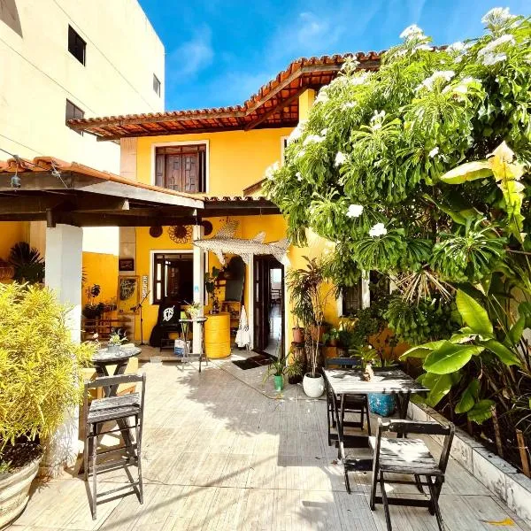 Casa Amarela Hostel & Bistrô - em Pituaçu, hotel v destinaci Salvador