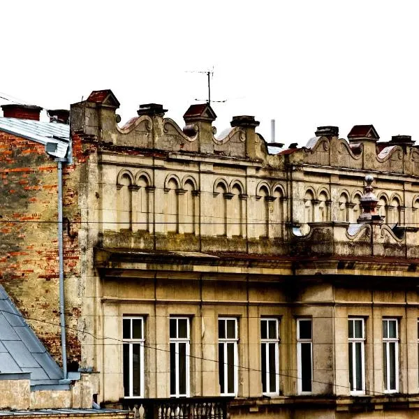 Mini-Hotel Under The Roof, hotel en Goloskovka