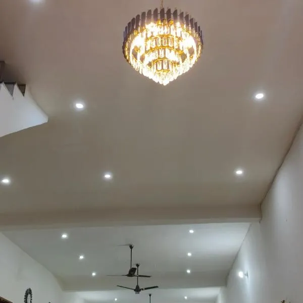 Kamal kishori Dham Guest house, hotel v destinaci Barsāna