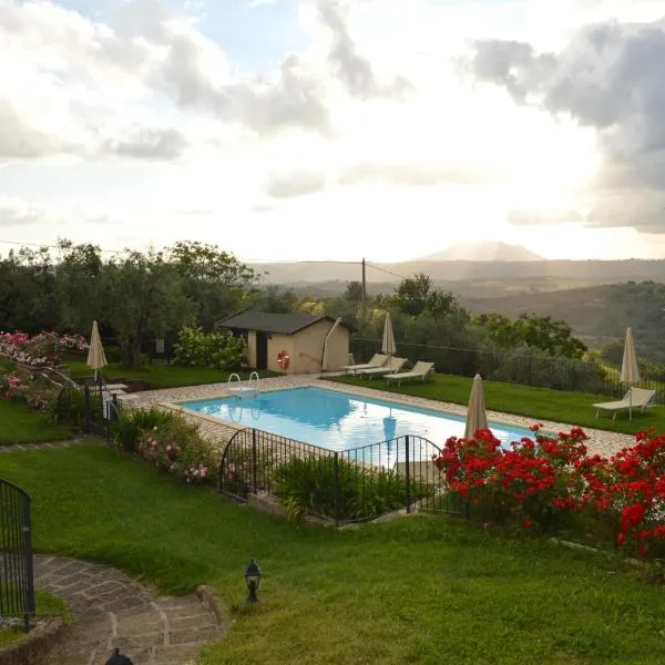 Villa Collebelvedere - Near Rome with Home Restaurant, hotelli kohteessa Fara in Sabina