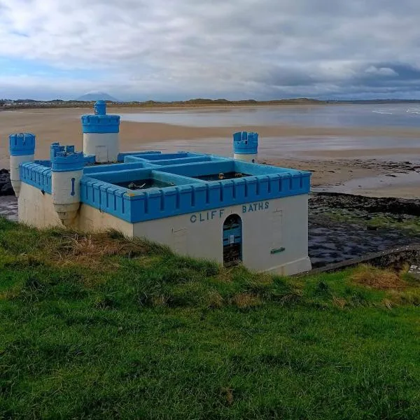 Spacious Apartment, Enniscrone, hotel in Enniscrone