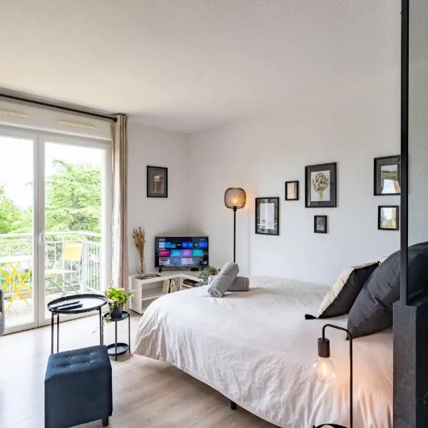 Logis Verde à 5 minutes de l'autoroute A10, balcon & parking privé, ξενοδοχείο σε Chatellerault