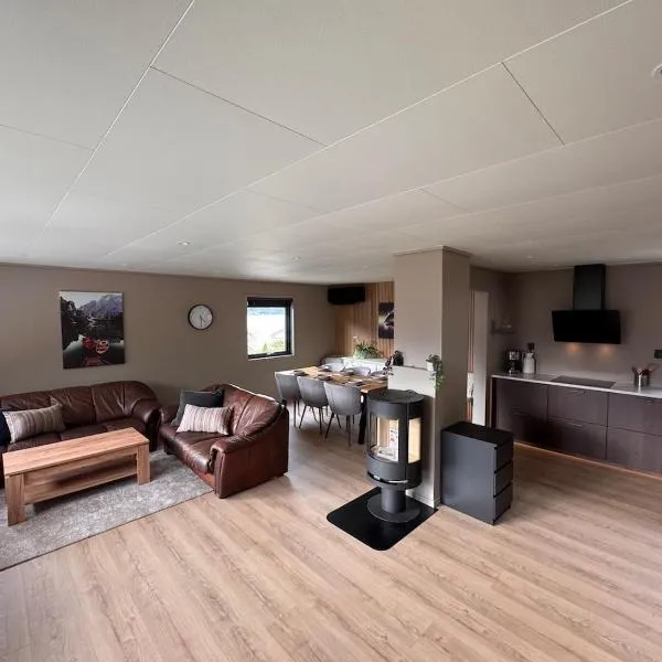 House near Odda, Dronningstien and Trolltunga, hotel a Hovland