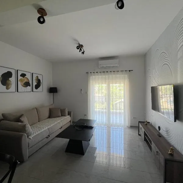 DIS LUX Apartments, hotell sihtkohas Radanovići