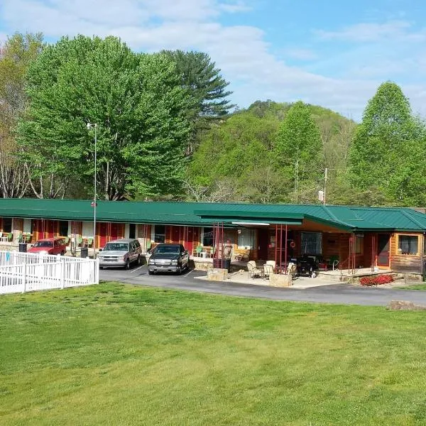 Two Rivers Lodge, hotel di Bryson City