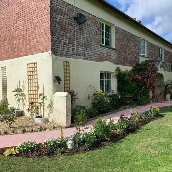 Tatson Farmhouse B&B, hotel v destinaci Bridgerule