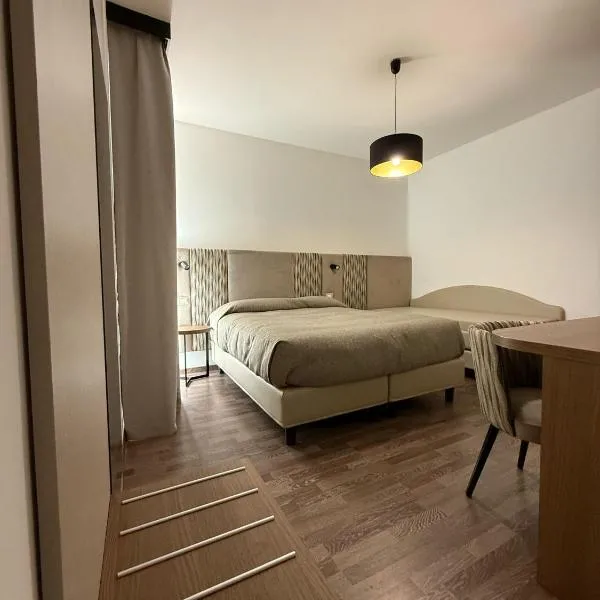 Hotel Miramare, ξενοδοχείο σε Pineto
